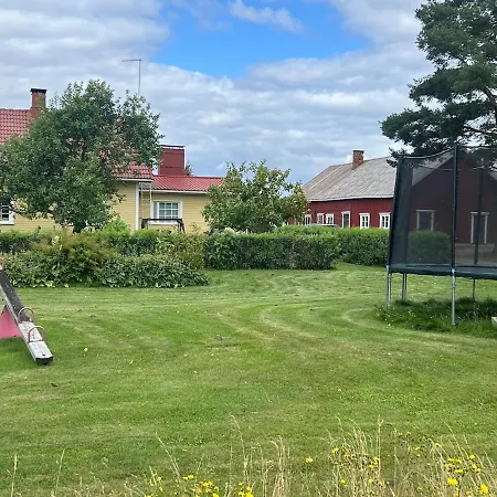 Nyaraló Maalaistalo, Pienessae Kylaessae, Vakkilassa *