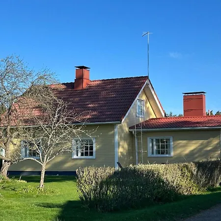 Nyaraló Maalaistalo, Pienessae Kylaessae, Vakkilassa *