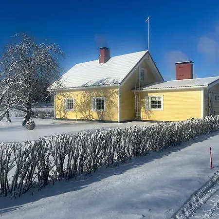 Nyaraló Maalaistalo, Pienessae Kylaessae, Vakkilassa
