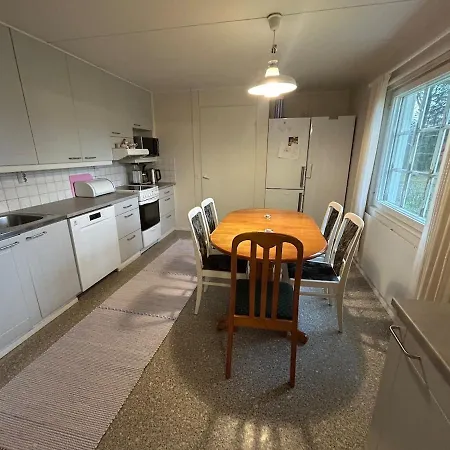 Maalaistalo, Pienessae Kylaessae, Vakkilassa Nyaraló *