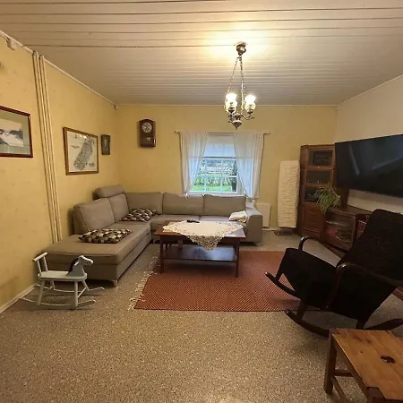 Maalaistalo, Pienessae Kylaessae, Vakkilassa Nyaraló *
