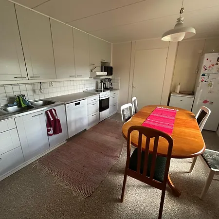 Maalaistalo, Pienessae Kylaessae, Vakkilassa