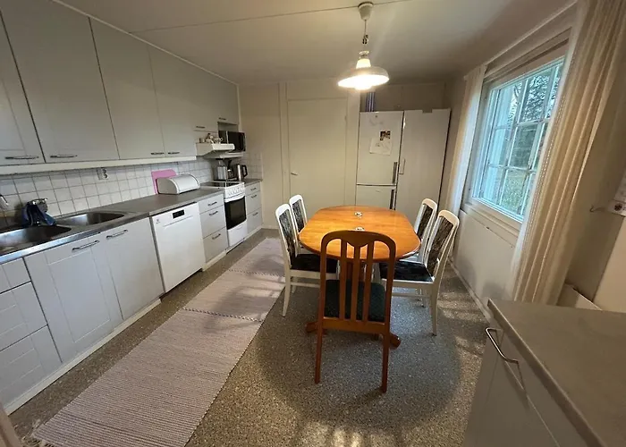 Maalaistalo, Pienessae Kylaessae, Vakkilassa Nyaraló *